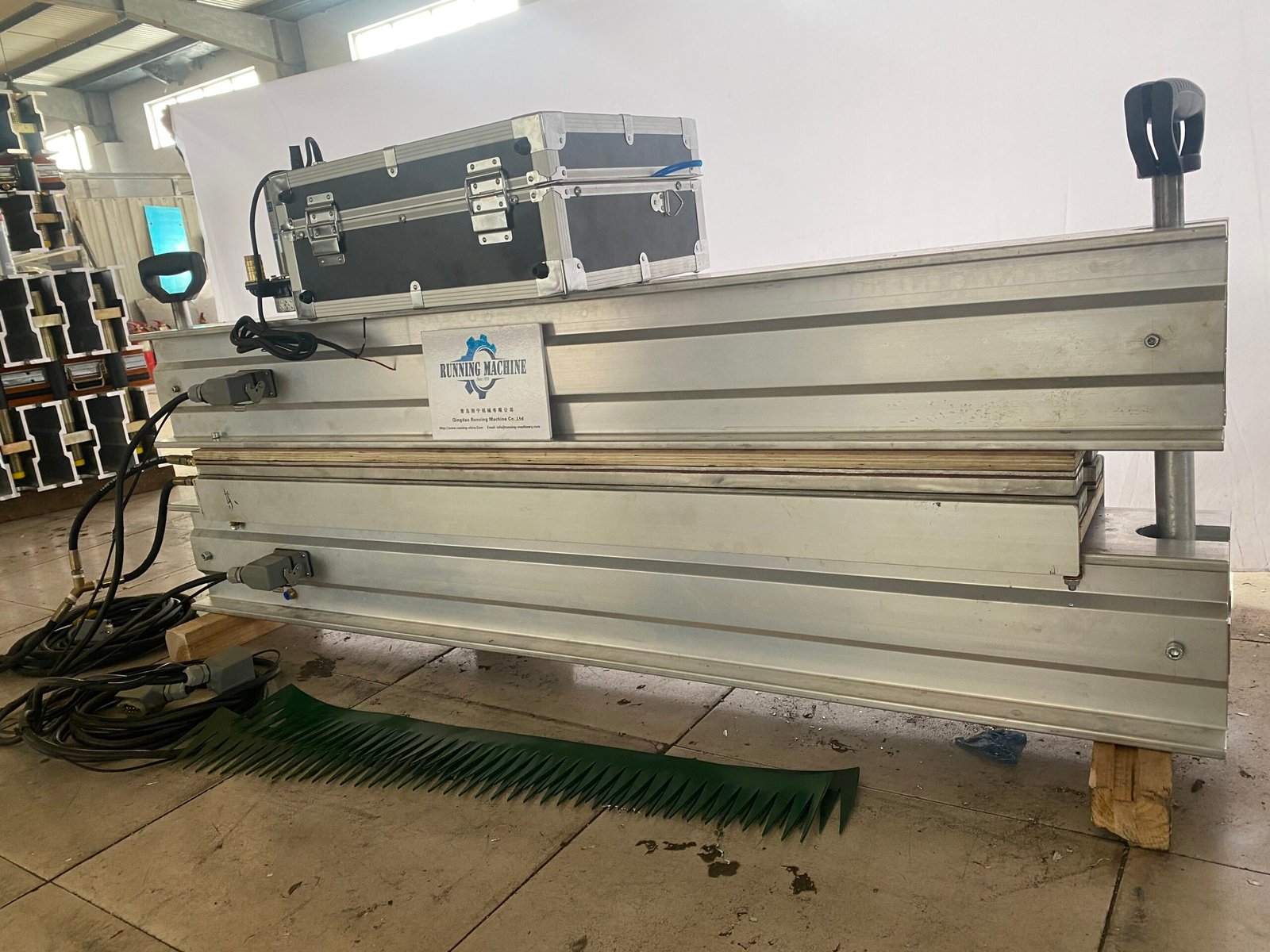 RUNNING water-cooled belt jointing press in the workshop